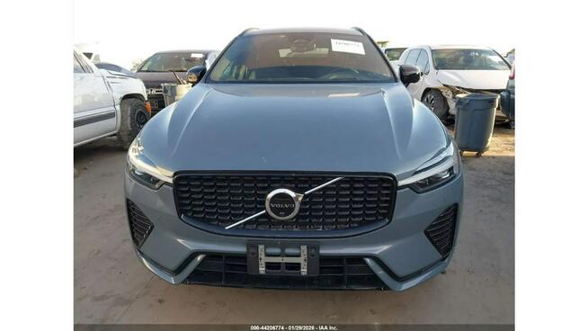 Volvo XC 60 / B5 R-DESIGN / Virtual cockpit / niski przebieg / Tarnów - zdjęcie 3