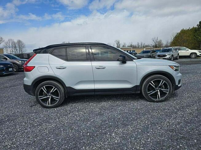 Volvo XC 40 AWD / T5 R-Design / Wrocław - zdjęcie 4