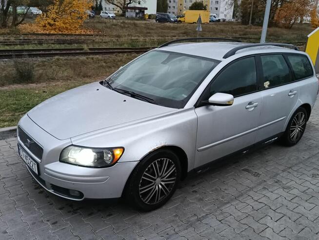 Volvo V50 2.0D Momentum Toruń - zdjęcie 1