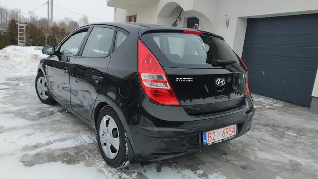 Hyundai i30 benzyna klima grzane fotele niski przebieg Konarzyce - zdjęcie 6