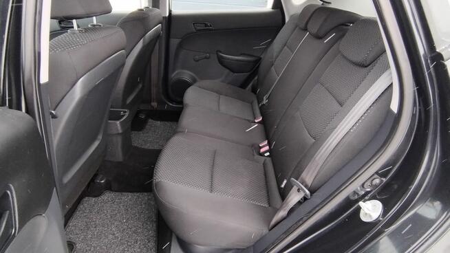 Hyundai i30 benzyna klima grzane fotele niski przebieg Konarzyce - zdjęcie 3