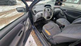 Toyota Yaris 1.0 2001r Salon PL  Wspomaganie Radio Pabianice - zdjęcie 6