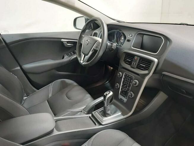 Volvo V40 2.0 Momentum 122KM FULL LED skóra NAVI pdc BEZWYPADEK 2019 Tychy - zdjęcie 3