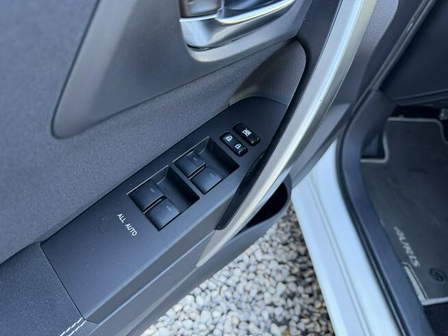 Toyota Auris 1.8 HSD 136KM Prestige Skóra PDC Kamera Otwock Mały - zdjęcie 9