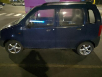 Zwinny ekonomiczny opel Agila
