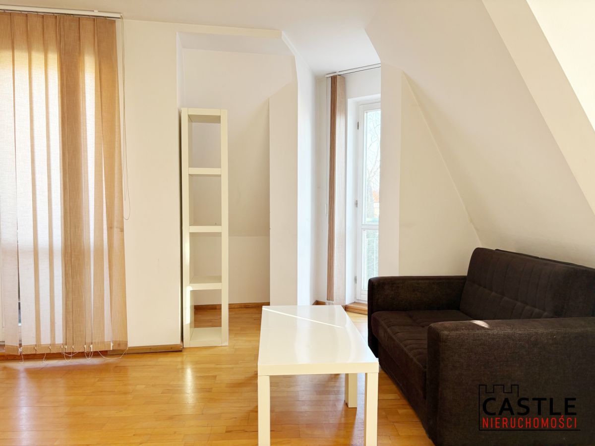 Jasna kawalerka z balkonami na klimatycznej Śródce Poznań - zdjęcie 7