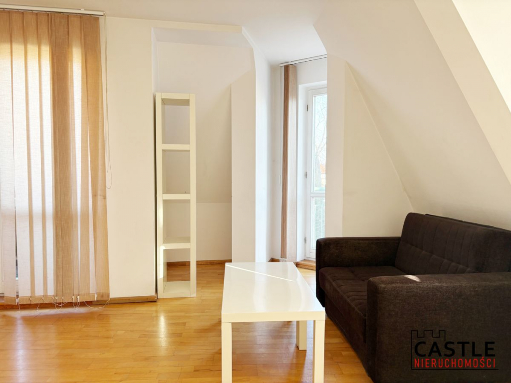 Jasna kawalerka z balkonami na klimatycznej Śródce Poznań - zdjęcie 7