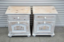 szafki nocne z drewna sosnowego - jak nowe