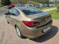 Opel Astra Sedan 1,4 benzynka w pięknym kolorze niski przebieg 117 tys Cielcza - zdjęcie 5