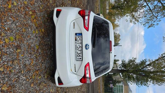 Toyota Yaris 1.5 HSD 100KM Salon PL Bezwypadkowy Serwis Otwock Mały - zdjęcie 6