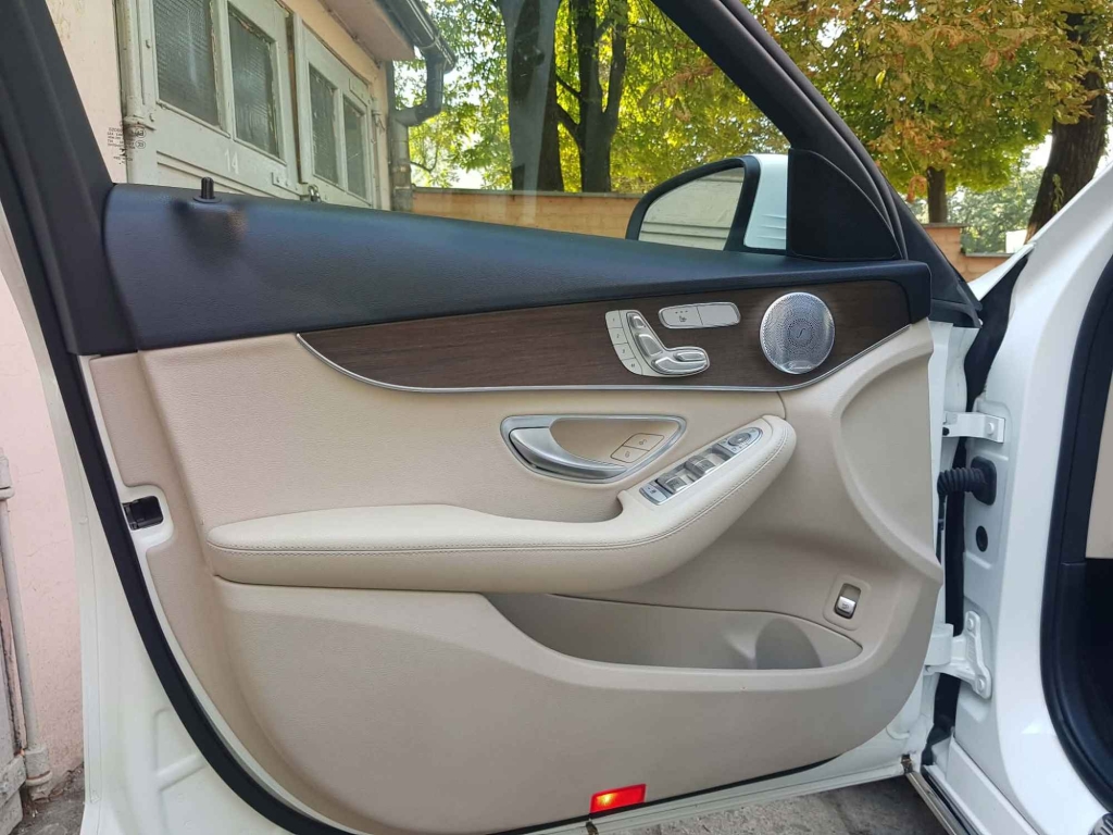 Mercedes C-klasa C300 4matic 2021r. W205 Natalin - zdjęcie 8