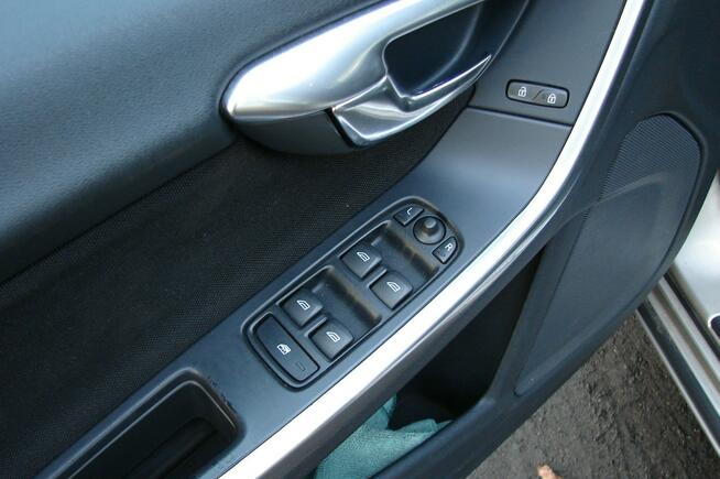 Volvo V60 1,6 D 115 KM, Dobry stan techn. i wizualny Piła - zdjęcie 9