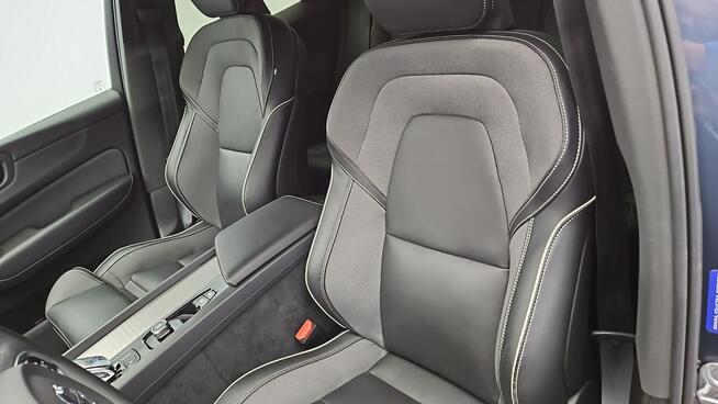 Volvo XC 60 B4 B Plus Dark aut ! Z Polskiego Salonu ! Faktura VAT ! Warszawa - zdjęcie 11