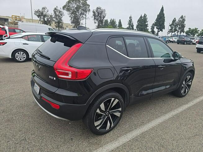 Volvo XC 40 Ultimate Bright Theme / 4x4 / niski przebieg Warszawa - zdjęcie 4