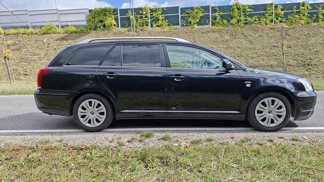 Toyota Avensis II 2.2 D4D 177KM 2005r kombi Xenon Skóry zare Skarżysko-Kamienna - zdjęcie 12