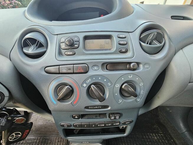 Toyota Yaris P1 1999 Nysa - zdjęcie 8
