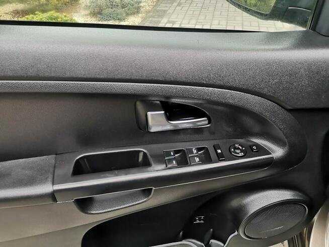 Kia Venga 1.4 16v 90KM Klimatr Navi Kamera Salon PL Serwis Gwarancja Strzegom - zdjęcie 9