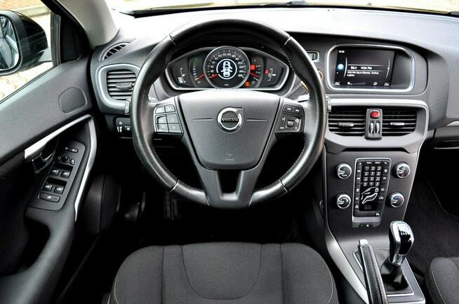Volvo V40 2,0 D2 2017 Rok Lift Full Led Climatronic Navi Pdc Serwis Płock - zdjęcie 6
