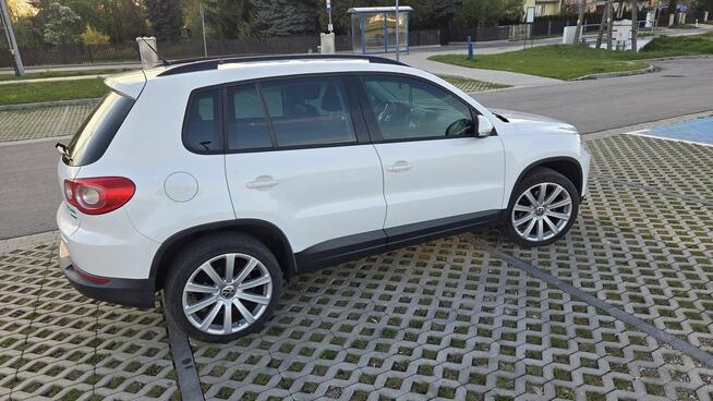 VW Tiguan I 2.0 iguan 2010r Biały /Czarne Wnętrze / Klima / Skarżysko-Kamienna - zdjęcie 8