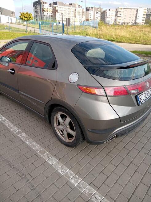 Honda Civic 2006 1.8 Benzyna +GAZ Rzeszów - zdjęcie 2