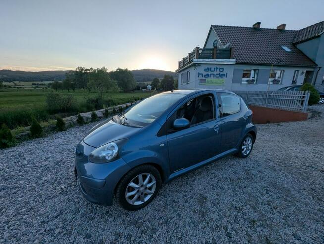 Toyota Aygo miejskie auto w Automacie Kamienna Góra - zdjęcie 1