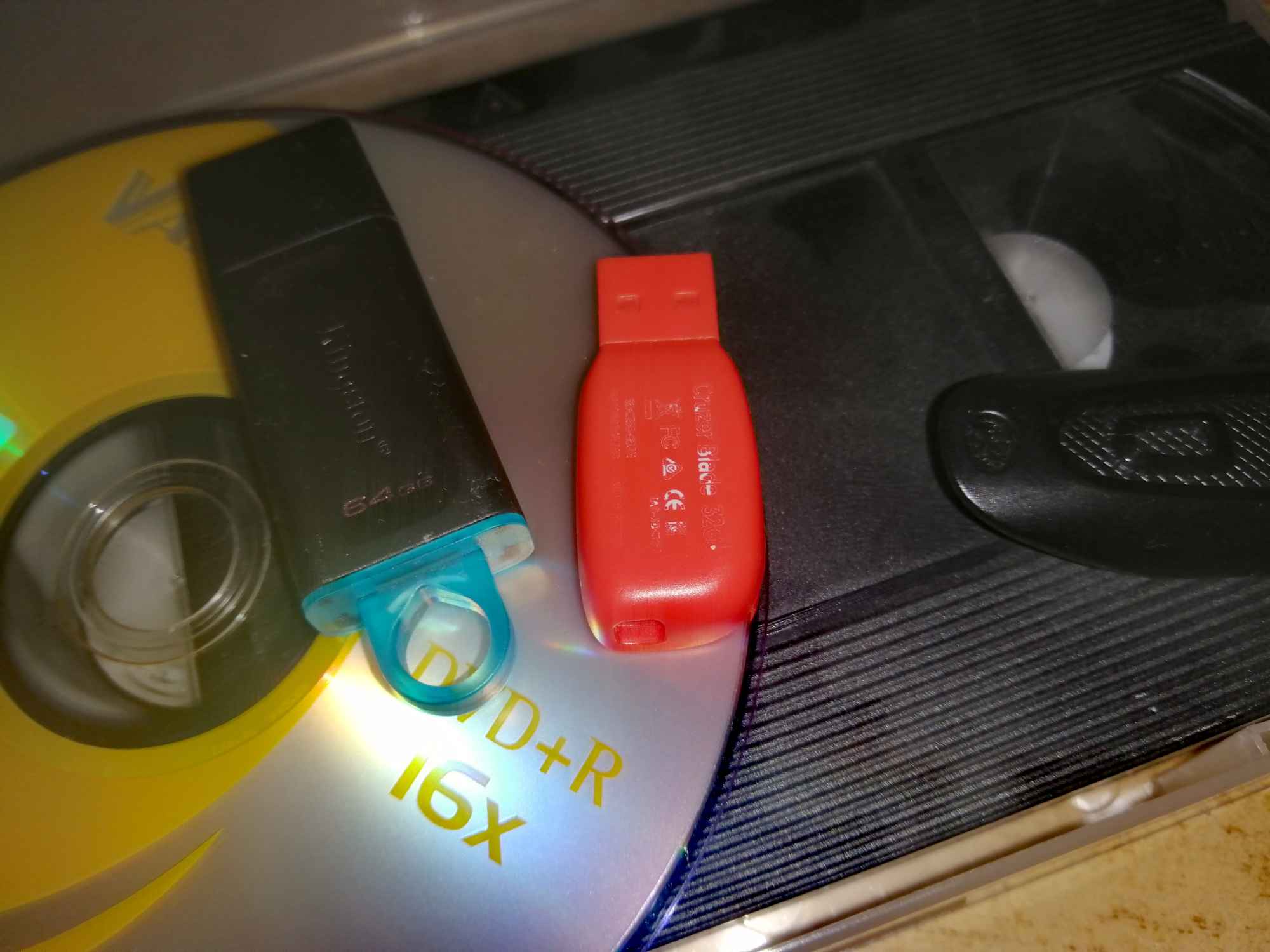 Przegrywanie kaset VHS na DVD lub pendriva Gliwice - zdjęcie 1
