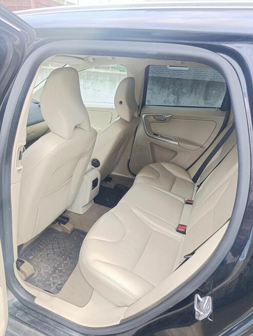 VOLVO XC60 2.4 D5 AWD 215KM salon Polska Lublin - zdjęcie 6
