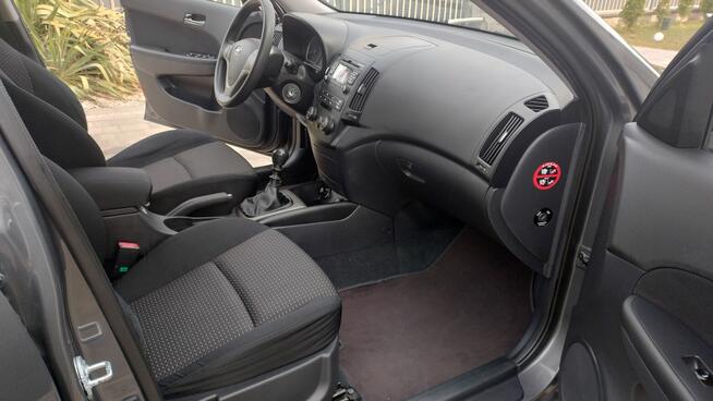 Hyundai i30 benzyna mały przebieg Konarzyce - zdjęcie 6