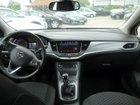 Opel Astra Sports Tourer z 2017 roku z silnikiem 1.6 (1598 cm³) Słupsk - zdjęcie 9
