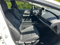 Toyota Prius 2.0 Hybrid AWD biała perła Tarnów - zdjęcie 7