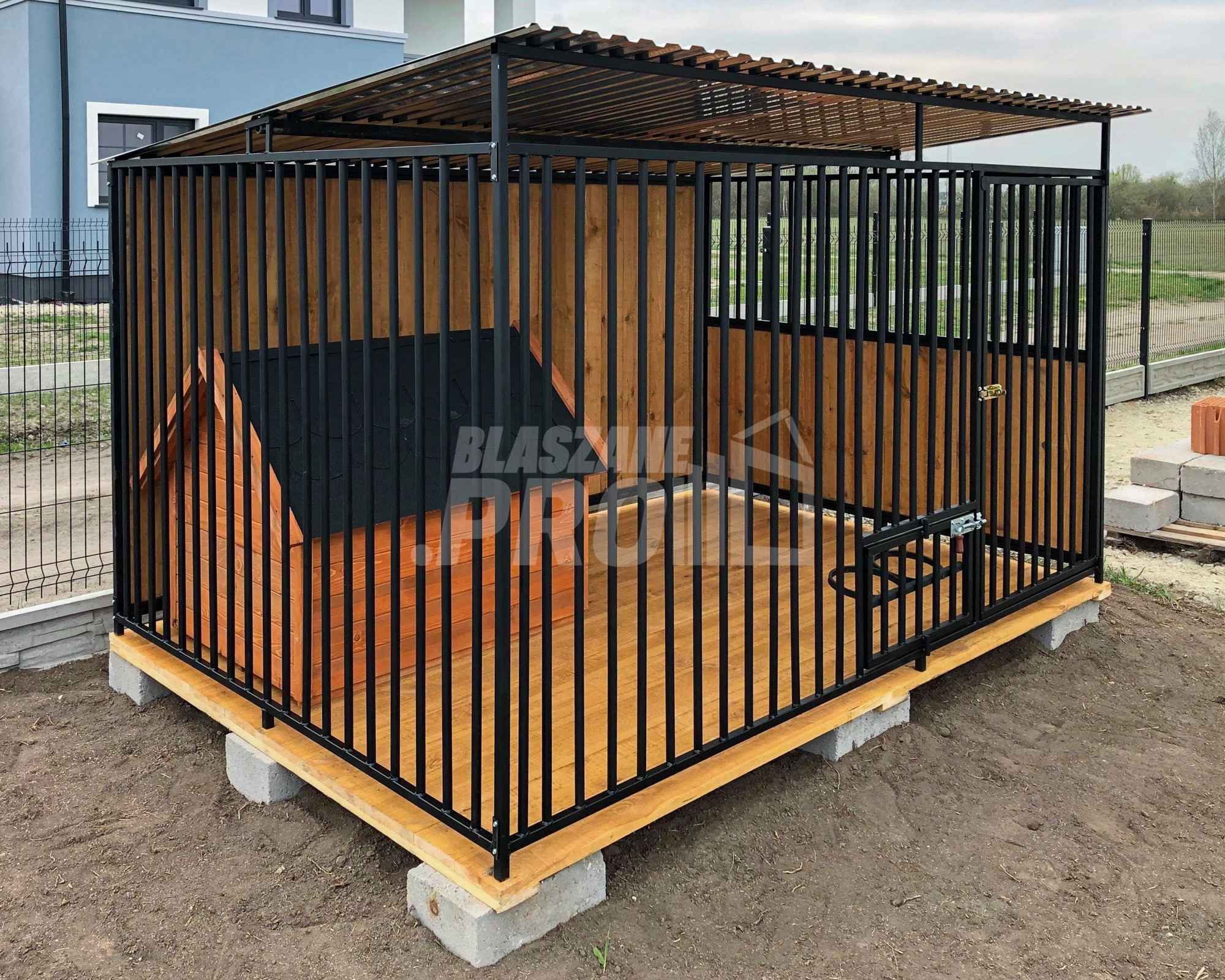 Kojec dla psów 2,5x2m Uchwyt na miski ściany zabudowane drewnem  GP395 Gniezno - zdjęcie 3