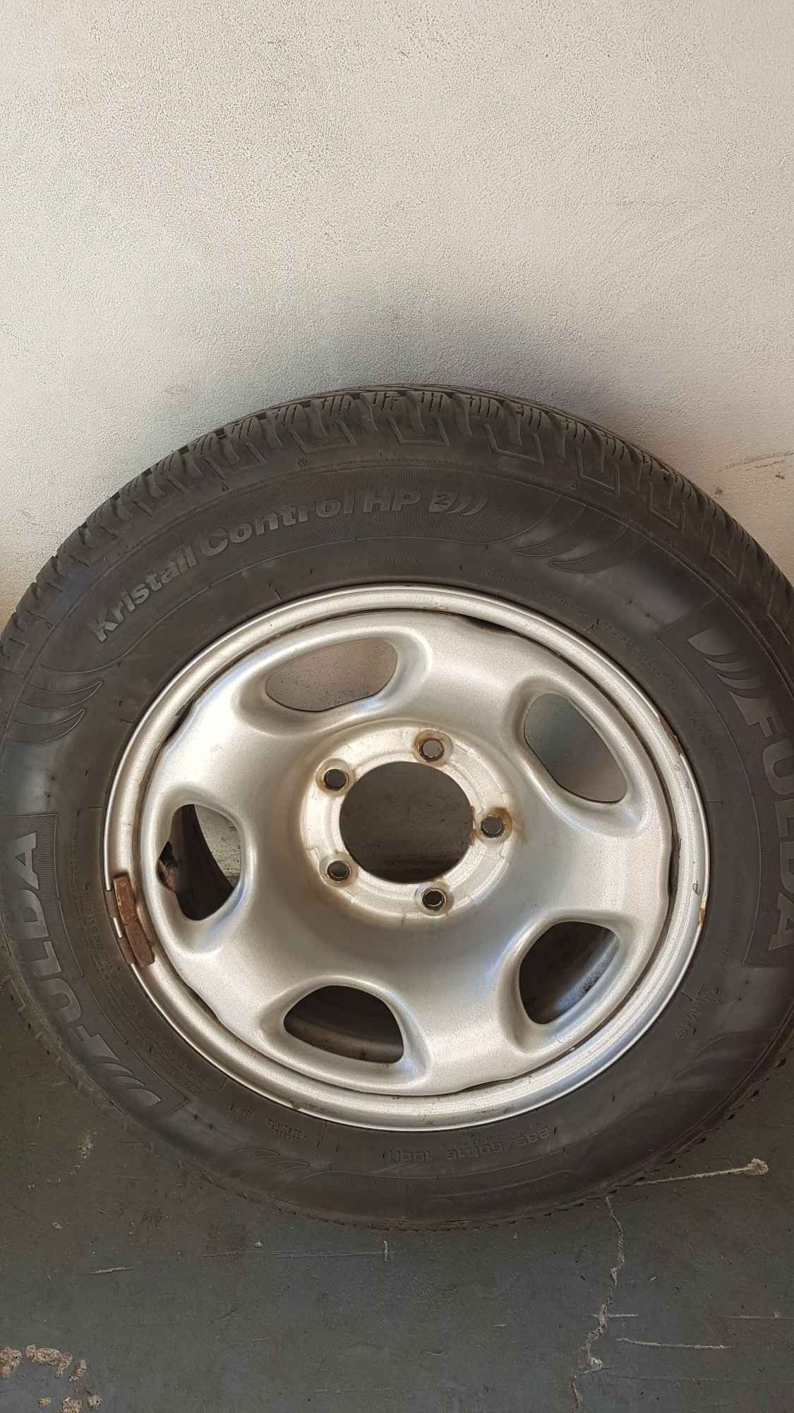 okazyjnie sprzedam opony zimowe do samochodu Bojszowy - zdjęcie 2