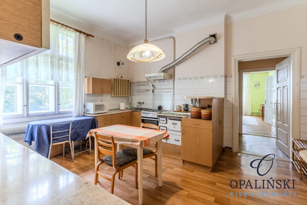 Niezwykły drewniany dom z amfiladą z XX wieku Opatów - zdjęcie 5