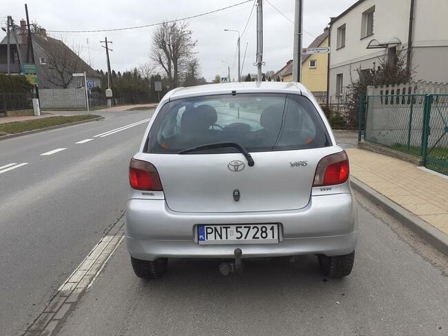 Toyota Yaris 1,3 benzyna Chodzież - zdjęcie 3