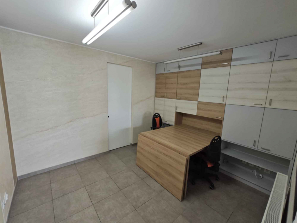 Wynajmę lokal biurowo-użytkowy na Ołtaszynie Krzyki - zdjęcie 1