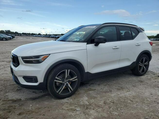 Volvo XC 40 / 2.0 250KM / 4x4 / Bogate wyposażenie / Tarnów - zdjęcie 1