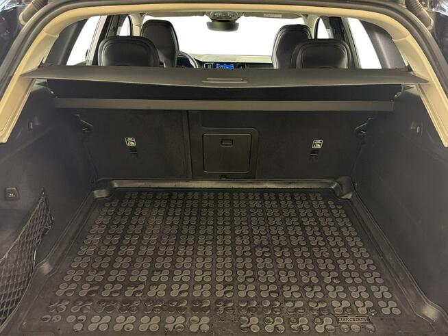 Volvo XC60 B4 D AWD Momentum Pro Automat Katowice - zdjęcie 10