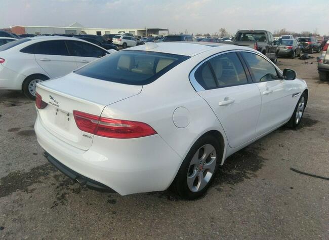 Jaguar XE 2018, 2.0L, porysowany lakier Warszawa - zdjęcie 4