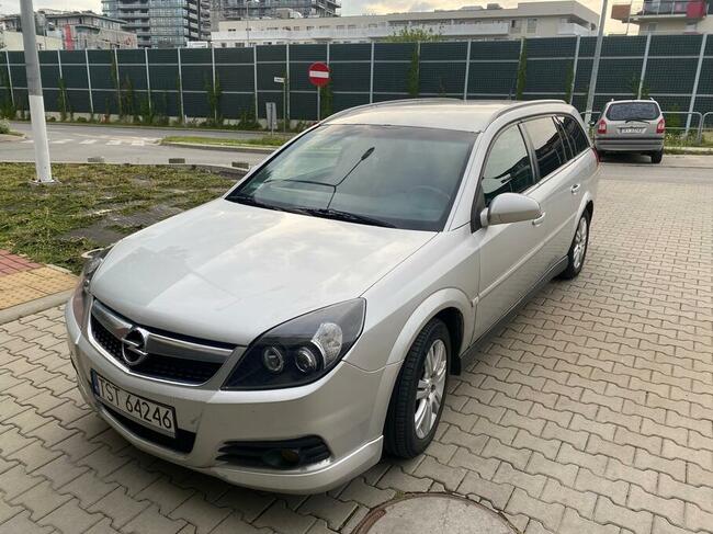 Syndyk sprzeda pojazd marki Opel Vectra Kielce - zdjęcie 1