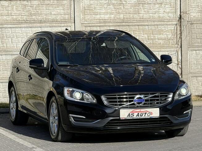 Volvo V60 2,0D4 181KM Momentum/Ledy/Xenon/Skóry/Navi/PDC/Serwis/ Węgrów - zdjęcie 2