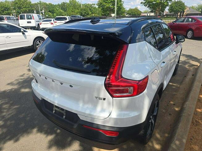 Volvo XC 40 R-Design / 4x4 / niski przebieg Warszawa - zdjęcie 3