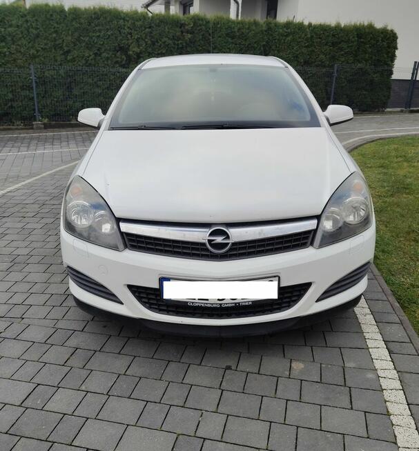 Opel Astra GTC 90KM benzyna 2009 r. Leżajsk - zdjęcie 2