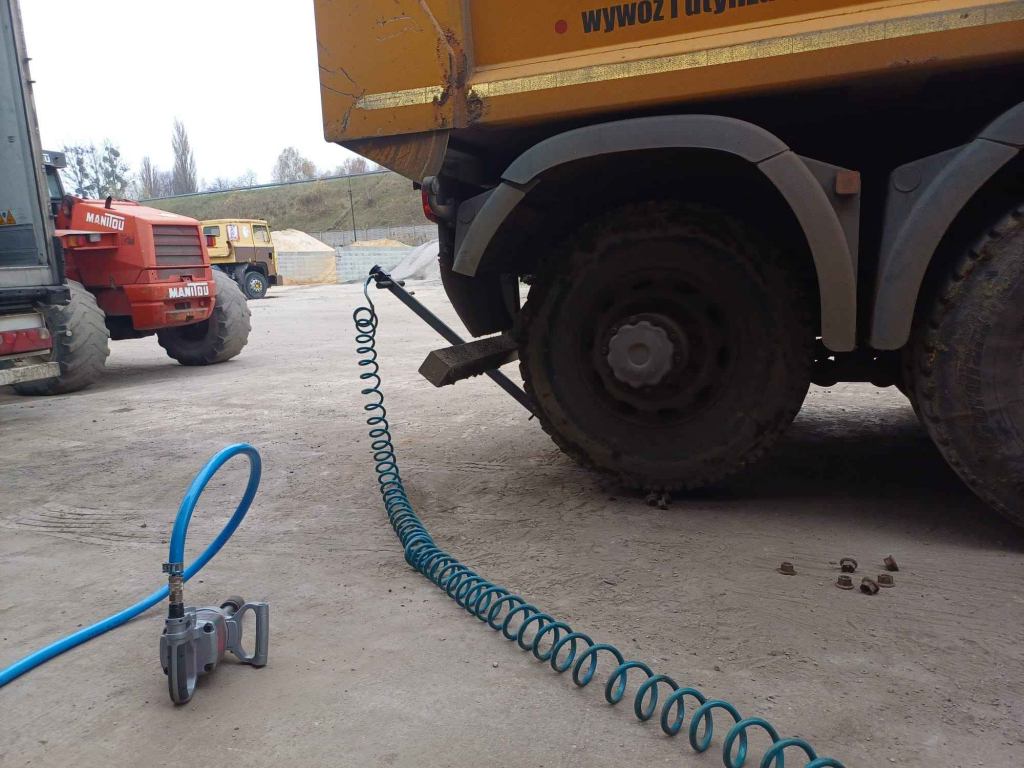 WULKANIZACJA - SPRZEDAŻ , SERWIS OPON Bytom - zdjęcie 7