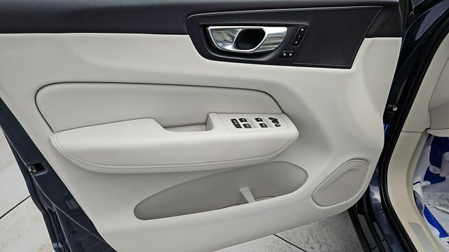 Volvo XC 60 B4 B Plus Bright aut ! Z Polskiego Salonu ! Faktura VAT ! Warszawa - zdjęcie 10