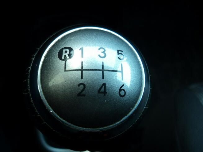 sprzedam ładną TOYOTE YARIS z 2016r  1.3 benz 100KM udziela.GW Lublin - zdjęcie 12