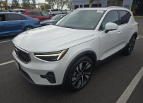 Volvo XC 40 Ultimate Bright Theme / AWD / B5