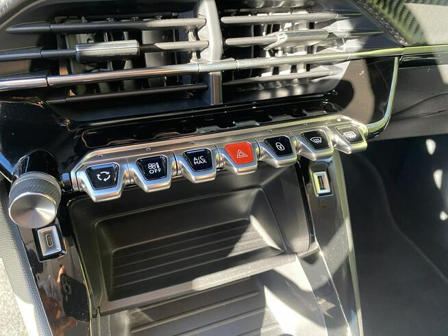 Peugeot 208 Zadbany z oryginalnym niskim przebiegiem !!! Poznań - zdjęcie 10