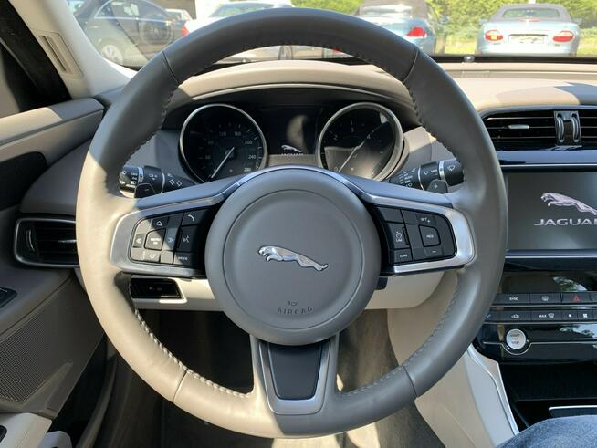 Jaguar XE 2.0d 180 KM Kraków - zdjęcie 11