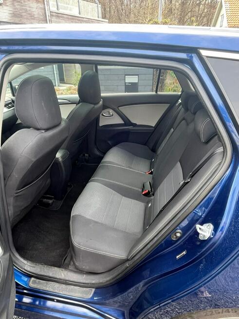 Toyota Avensis Sadlno - zdjęcie 8