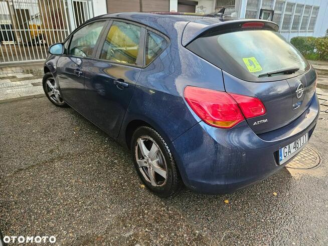 Opel Astra Gdynia - zdjęcie 9